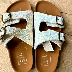 Brand new kids sandal sz 3